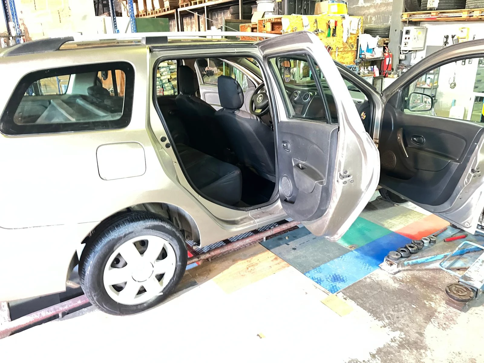 Dacia Logan MCV, снимка 5 - Автомобили и джипове - 56709861