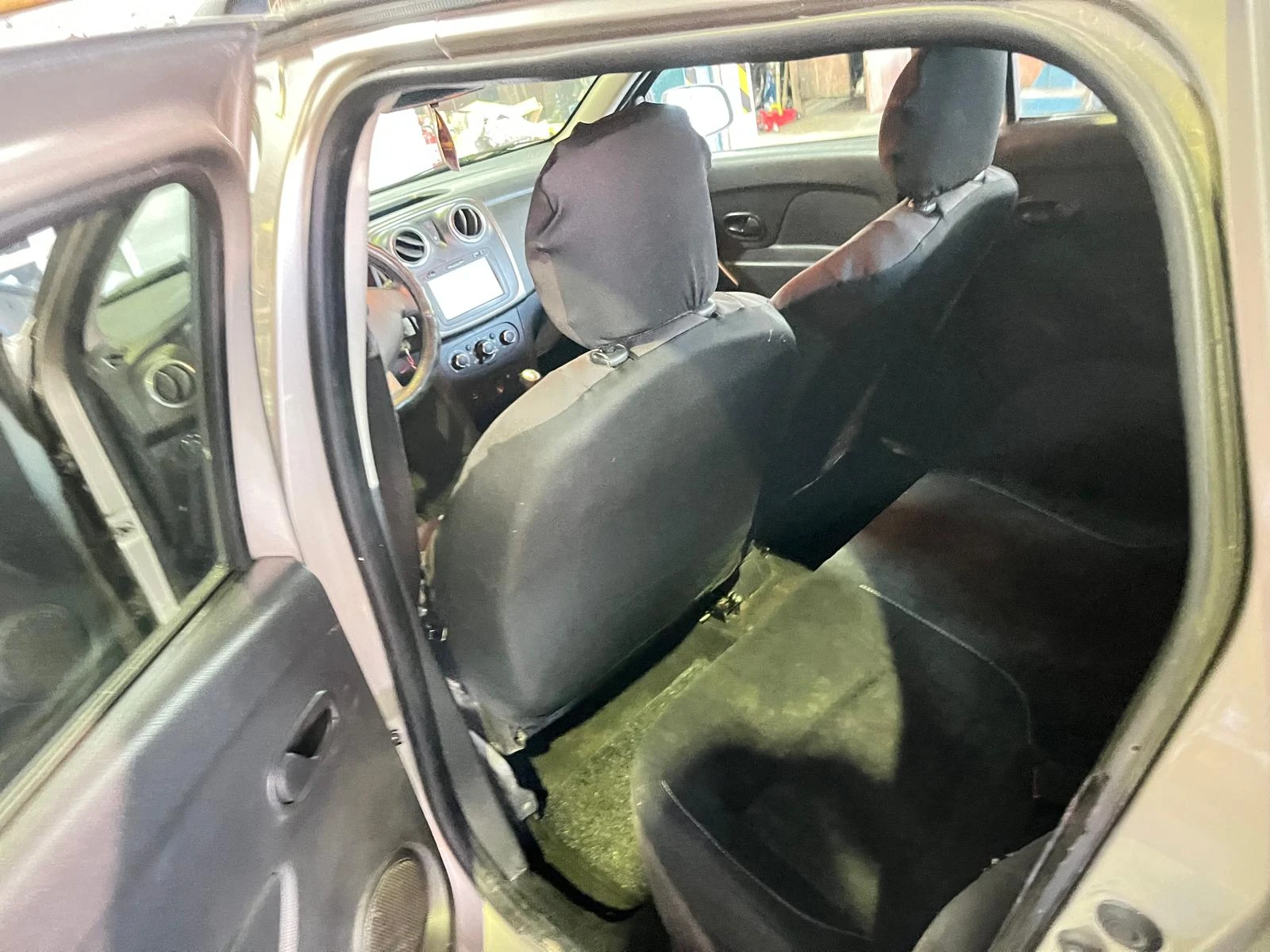 Dacia Logan MCV, снимка 9 - Автомобили и джипове - 56709861