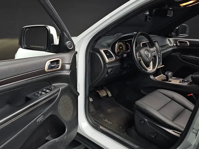 Jeep Cherokee, снимка 11 - Автомобили и джипове - 53590737