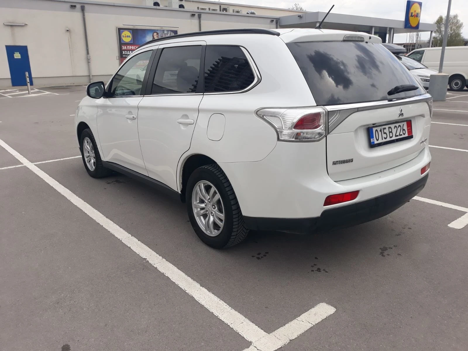 Mitsubishi Outlander 2.2 4WD - изображение 4