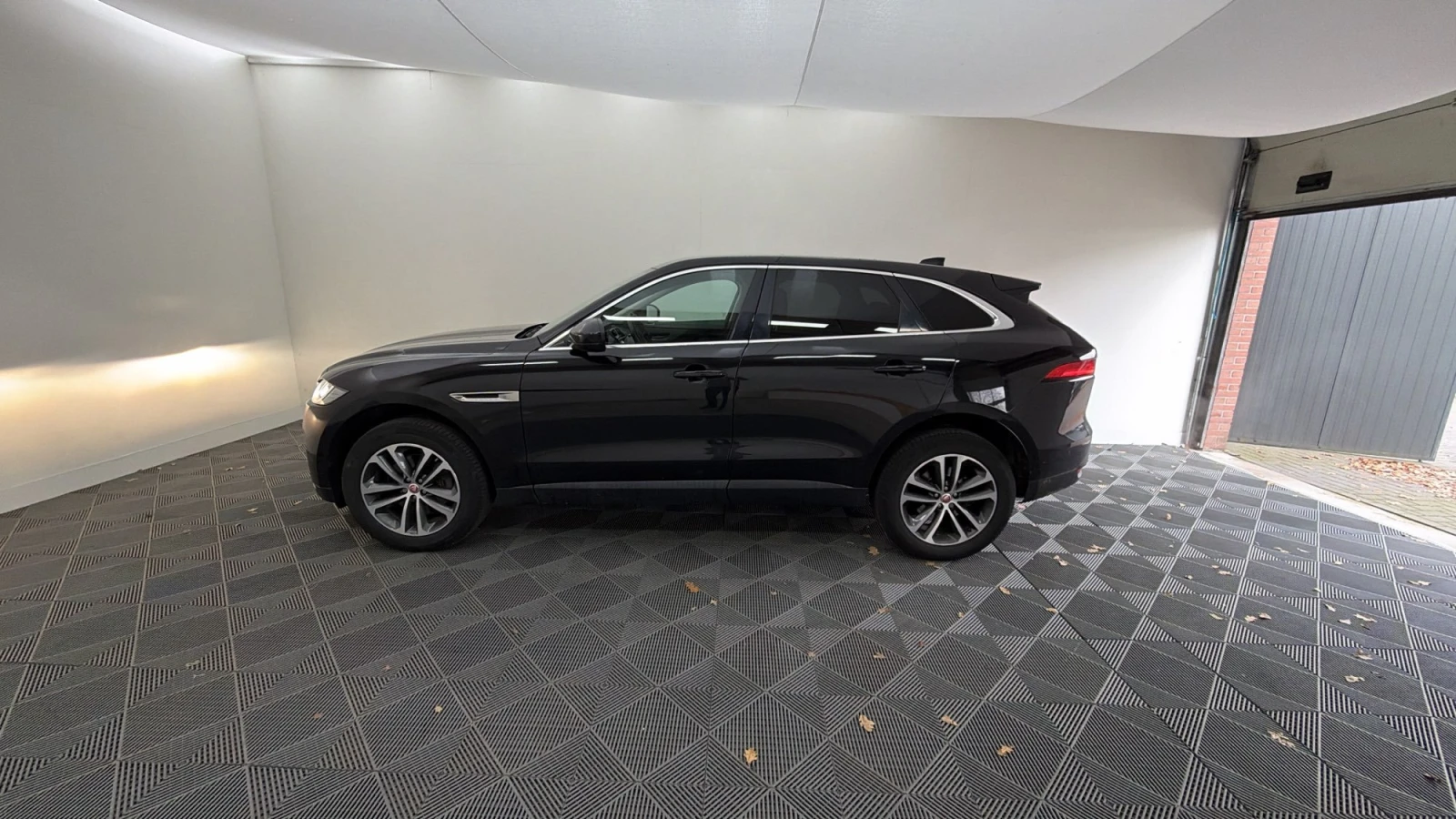 Jaguar F-PACE  2.0d Portfolio  - изображение 6