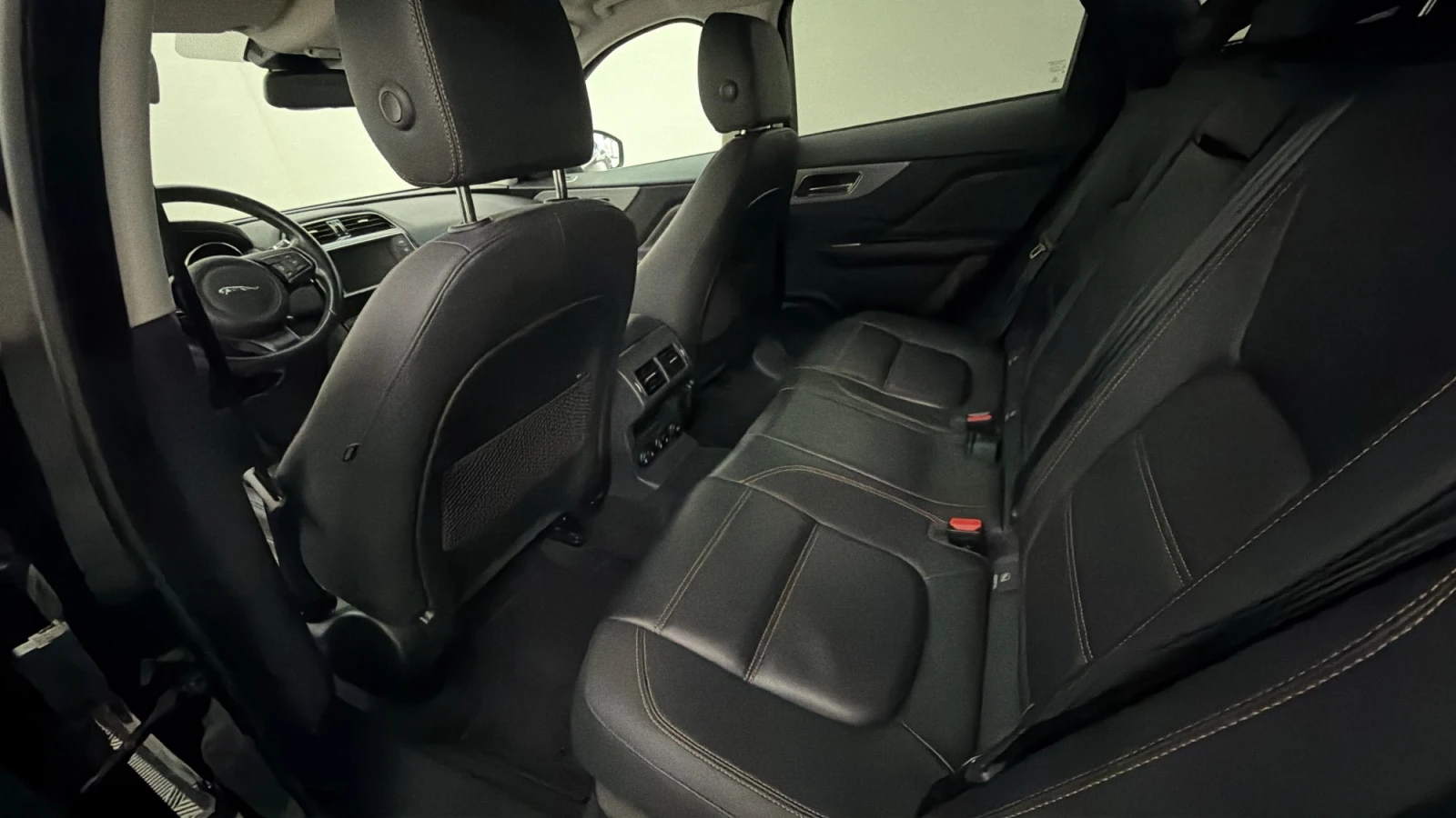 Jaguar F-PACE  2.0d Portfolio  - изображение 8
