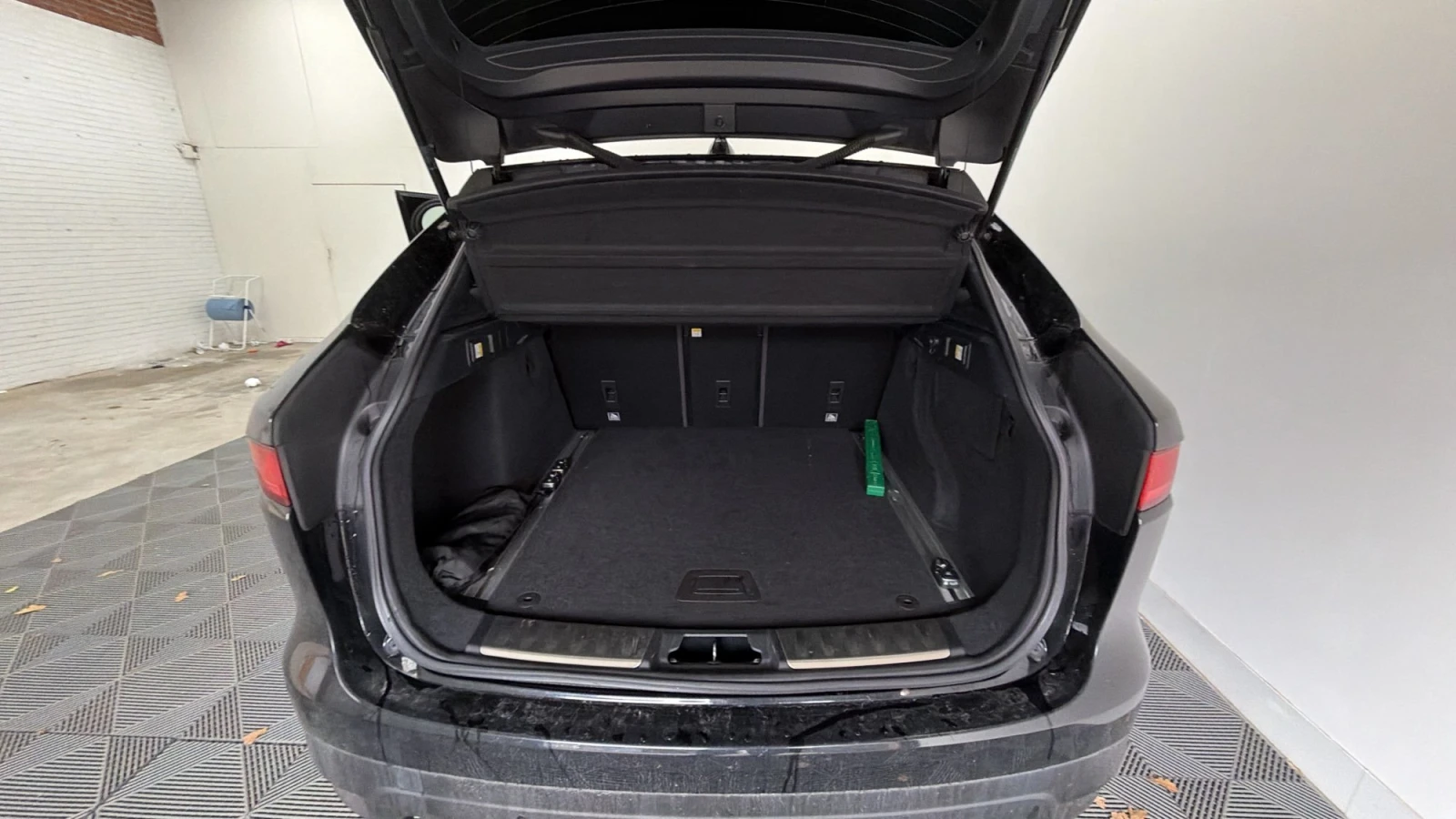 Jaguar F-PACE  2.0d Portfolio  - изображение 7