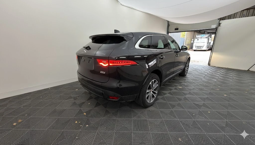 Jaguar F-PACE  2.0d Portfolio  - изображение 3