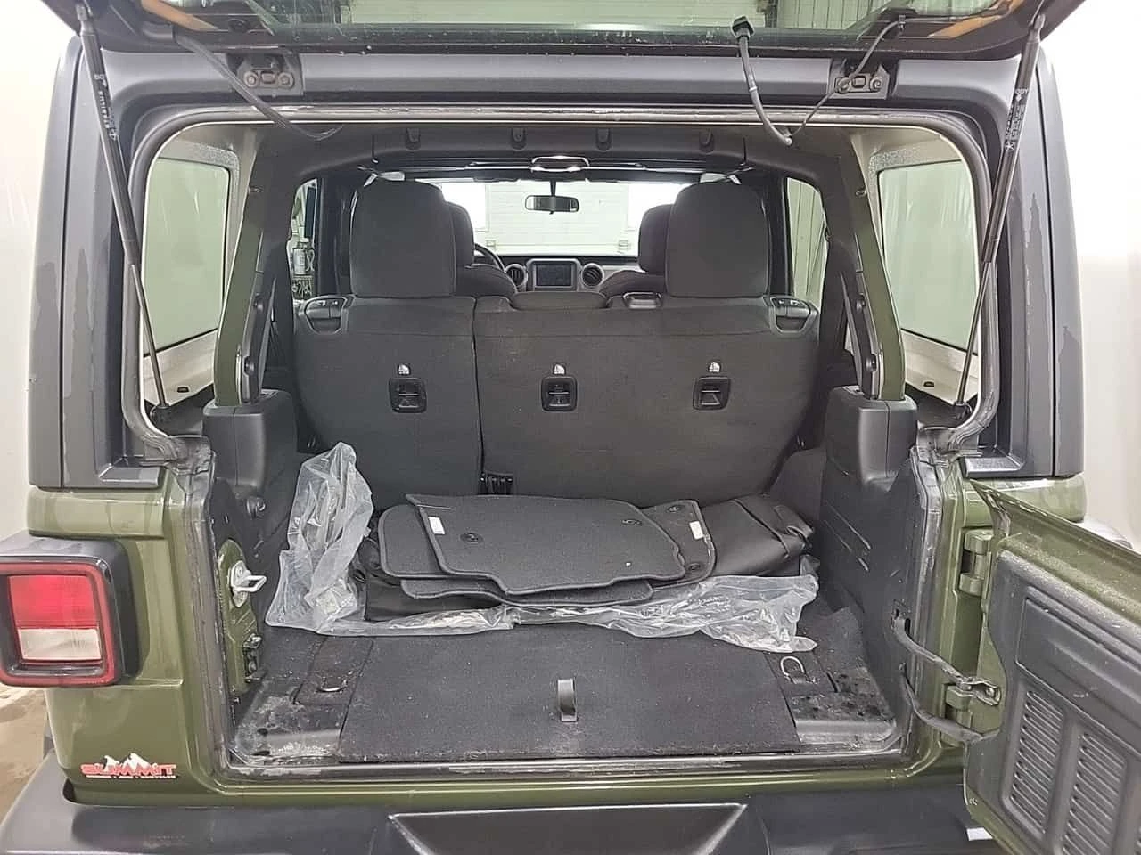 Jeep Wrangler UNLIMITED SPORT | 4x4 | 2 КЛЮЧА | ПОДГРЕВИ | CARFA, снимка 13 - Автомобили и джипове - 53721574