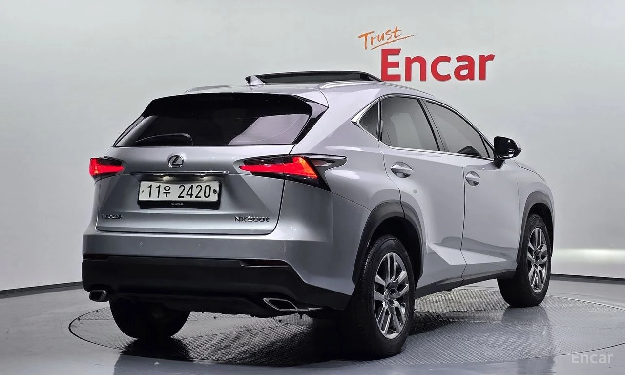 Lexus NX 200t * КОЖА* ПОДГРЕВ* ПАНОРАМА* LED* NAVI* , снимка 2 - Автомобили и джипове - 54446228