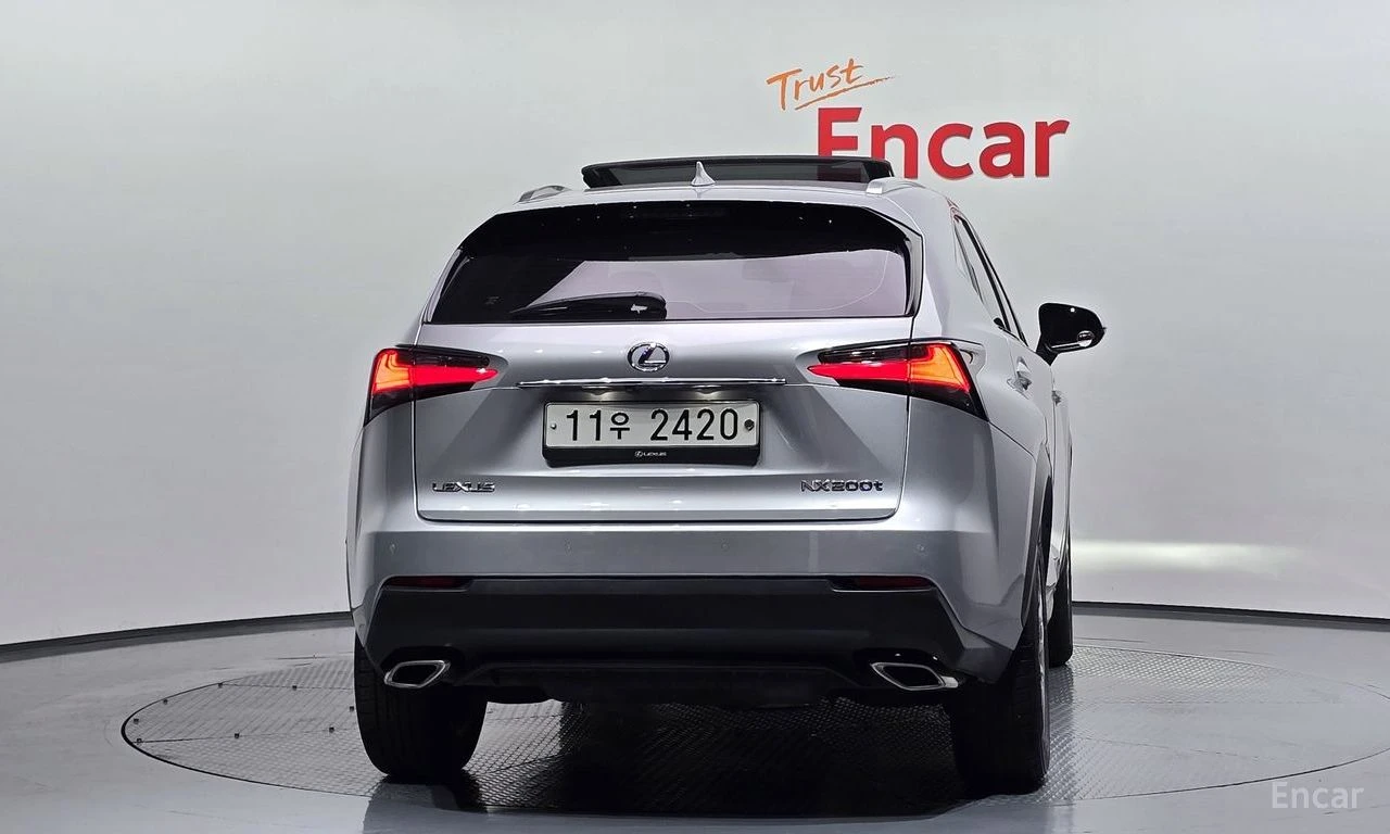 Lexus NX 200t * КОЖА* ПОДГРЕВ* ПАНОРАМА* LED* NAVI* , снимка 4 - Автомобили и джипове - 54446228