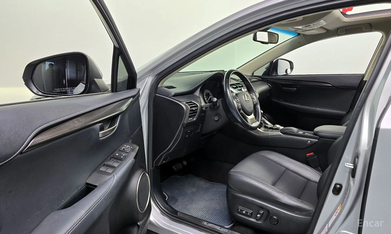 Lexus NX 200t * КОЖА* ПОДГРЕВ* ПАНОРАМА* LED* NAVI* , снимка 10 - Автомобили и джипове - 54446228