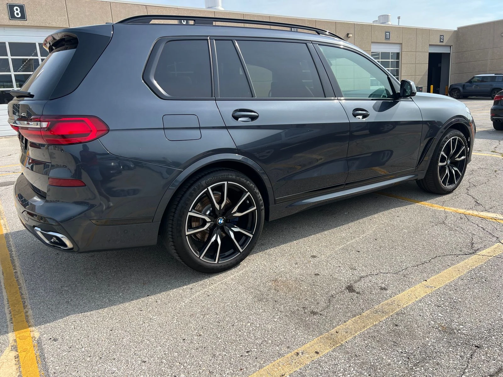 BMW X7 M-PK* 7 PASS* 5-ZONE CLIM* M-BRAKES* PANO, снимка 4 - Автомобили и джипове - 55610771