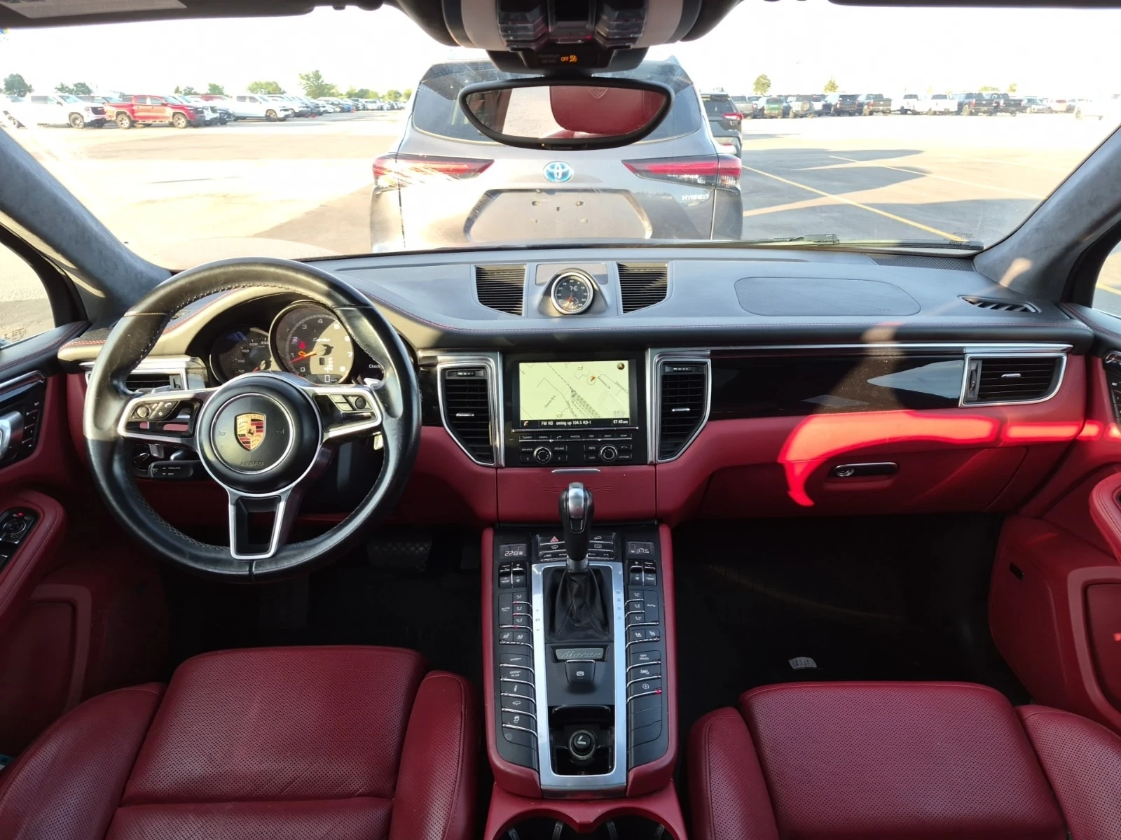 Porsche Macan  TURBO / CARFAX / RED INT / PANO / 2 КЛЮЧА , снимка 10 - Автомобили и джипове - 56001901