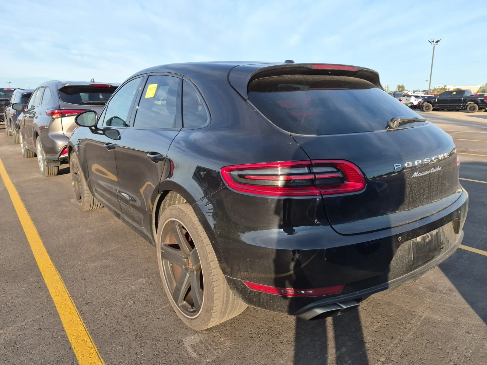 Porsche Macan  TURBO / CARFAX / RED INT / PANO / 2 КЛЮЧА , снимка 4 - Автомобили и джипове - 56001901