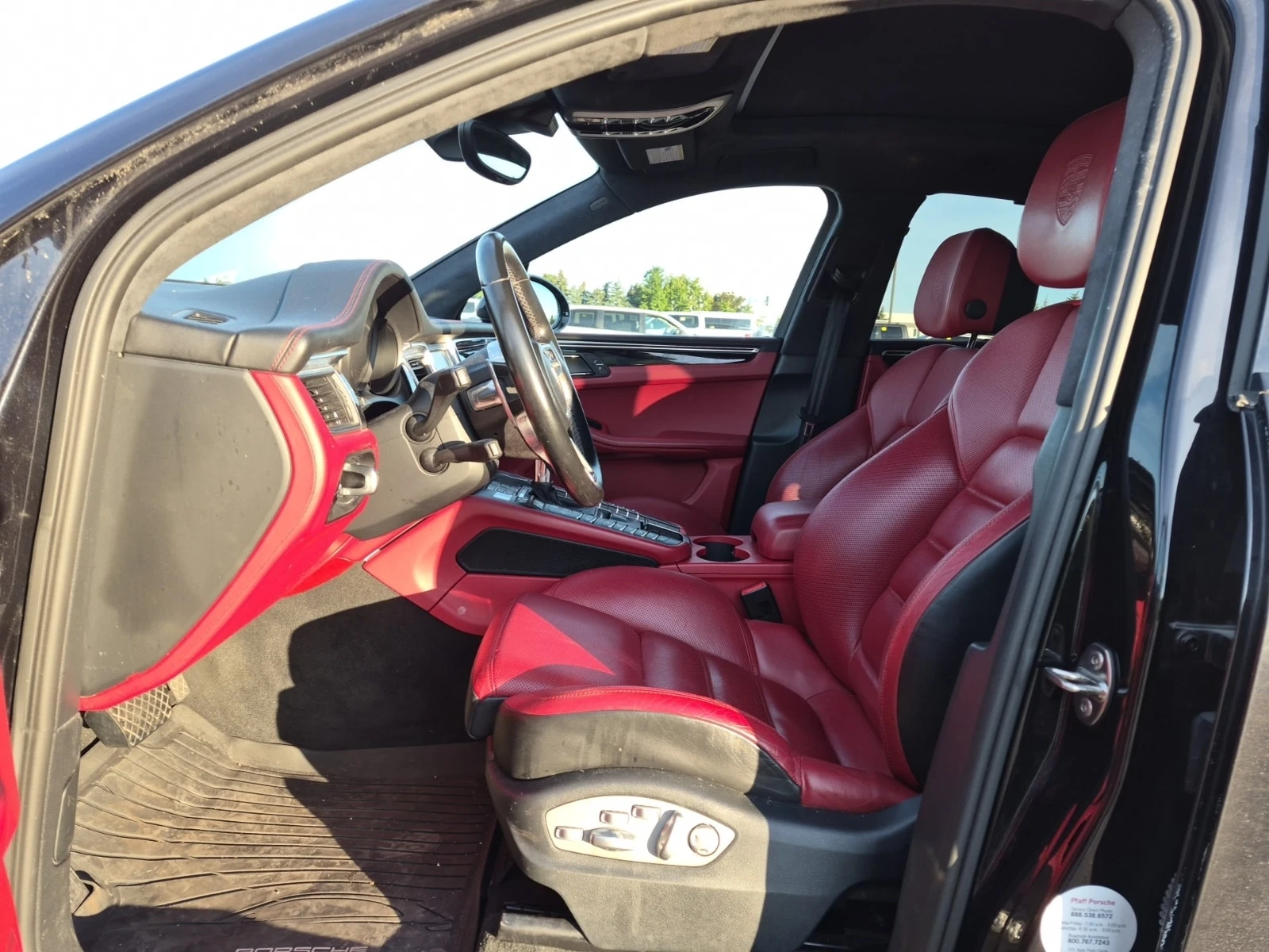 Porsche Macan  TURBO / CARFAX / RED INT / PANO / 2 КЛЮЧА , снимка 5 - Автомобили и джипове - 56001901