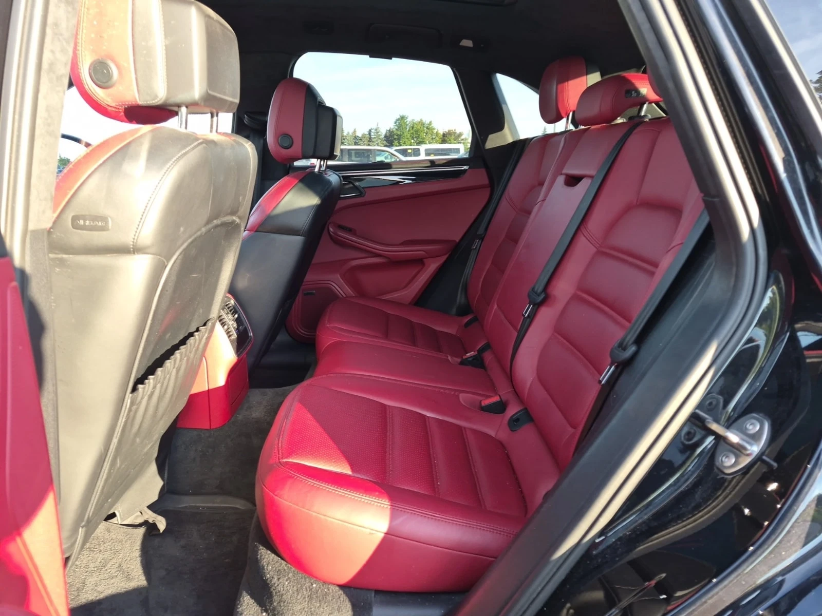 Porsche Macan  TURBO / CARFAX / RED INT / PANO / 2 КЛЮЧА , снимка 12 - Автомобили и джипове - 56001901