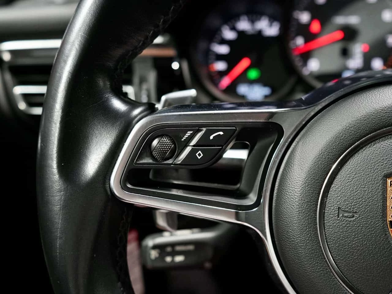 Porsche Macan * 3.0 S| BOSE| PANO| DRIVER ASSIST| * CARFAX * , снимка 15 - Автомобили и джипове - 56235706