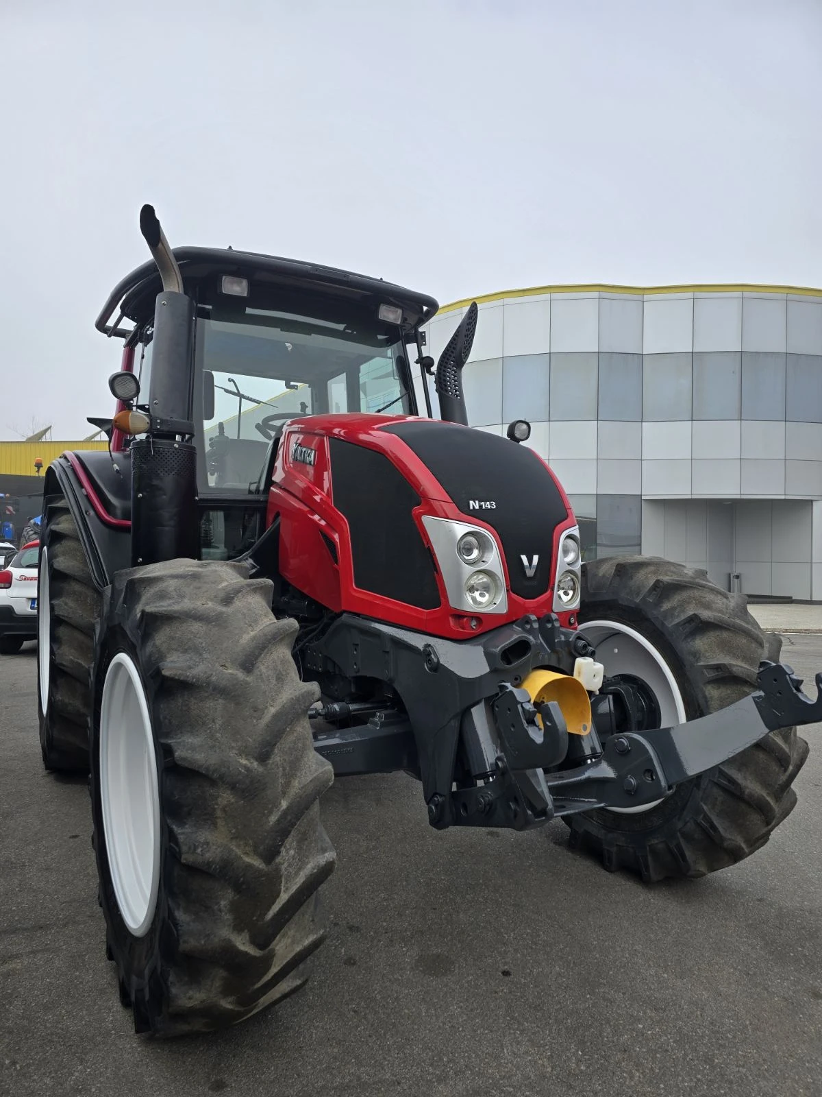Трактор Valtra N143, снимка 1
