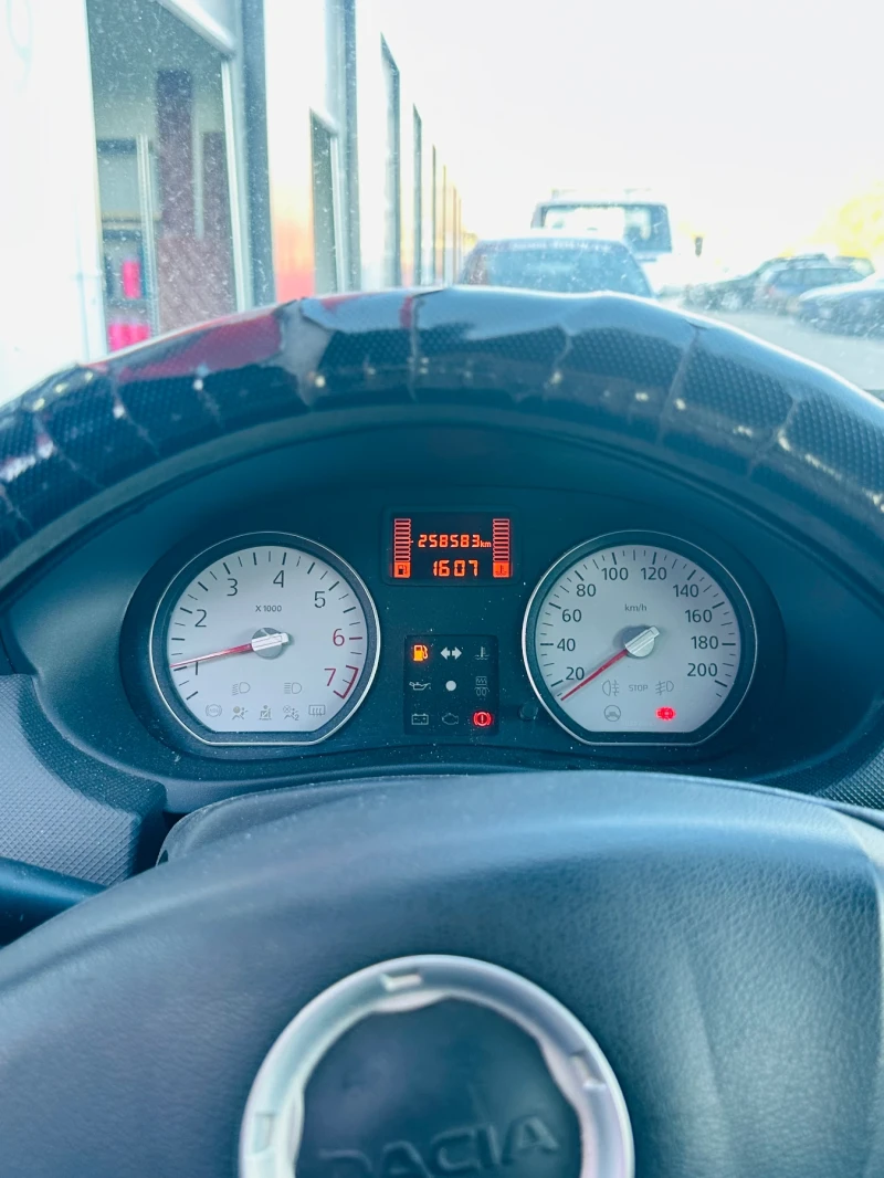 Dacia Logan, снимка 2 - Автомобили и джипове - 52373924