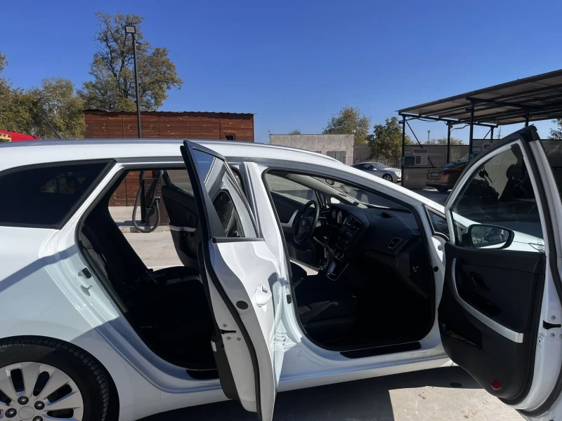 Kia Ceed 1.4, снимка 6 - Автомобили и джипове - 53416221