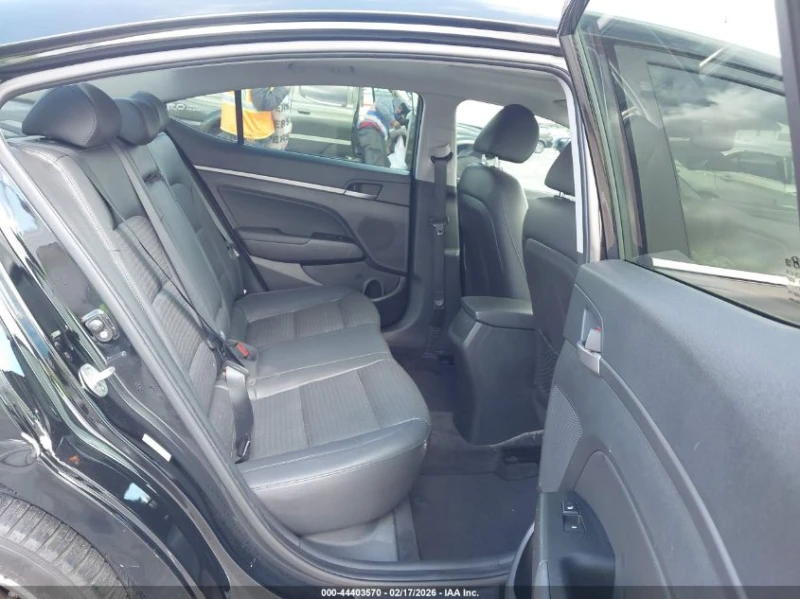 Hyundai Elantra 2.0l Limited, снимка 8 - Автомобили и джипове - 53583182