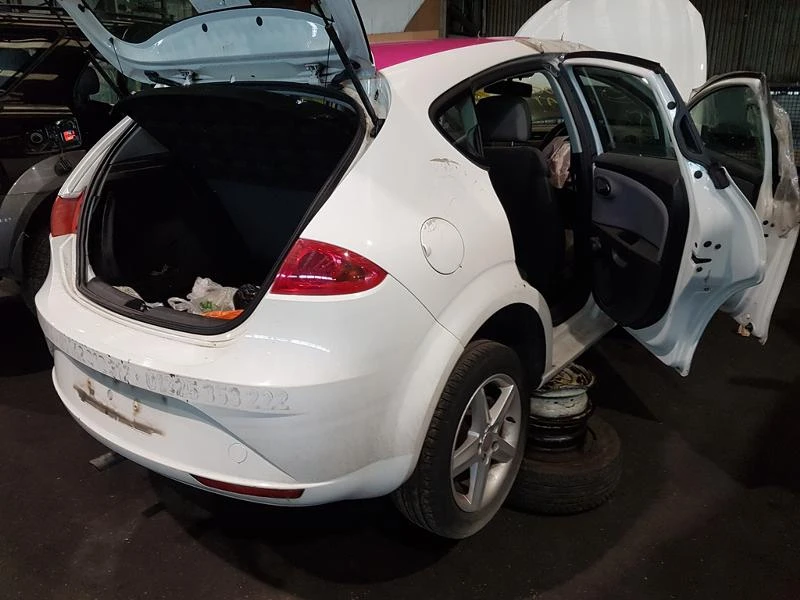 Seat Leon 1.6/2.0DЧАСТИ, снимка 3 - Автомобили и джипове - 20275004