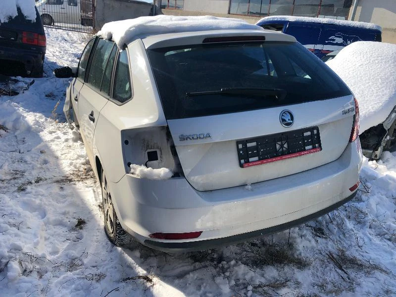 Skoda Rapid 1.6TDI, снимка 8 - Автомобили и джипове - 24020447