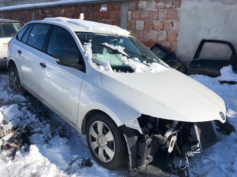 Skoda Rapid 1.6TDI, снимка 10 - Автомобили и джипове - 24020447