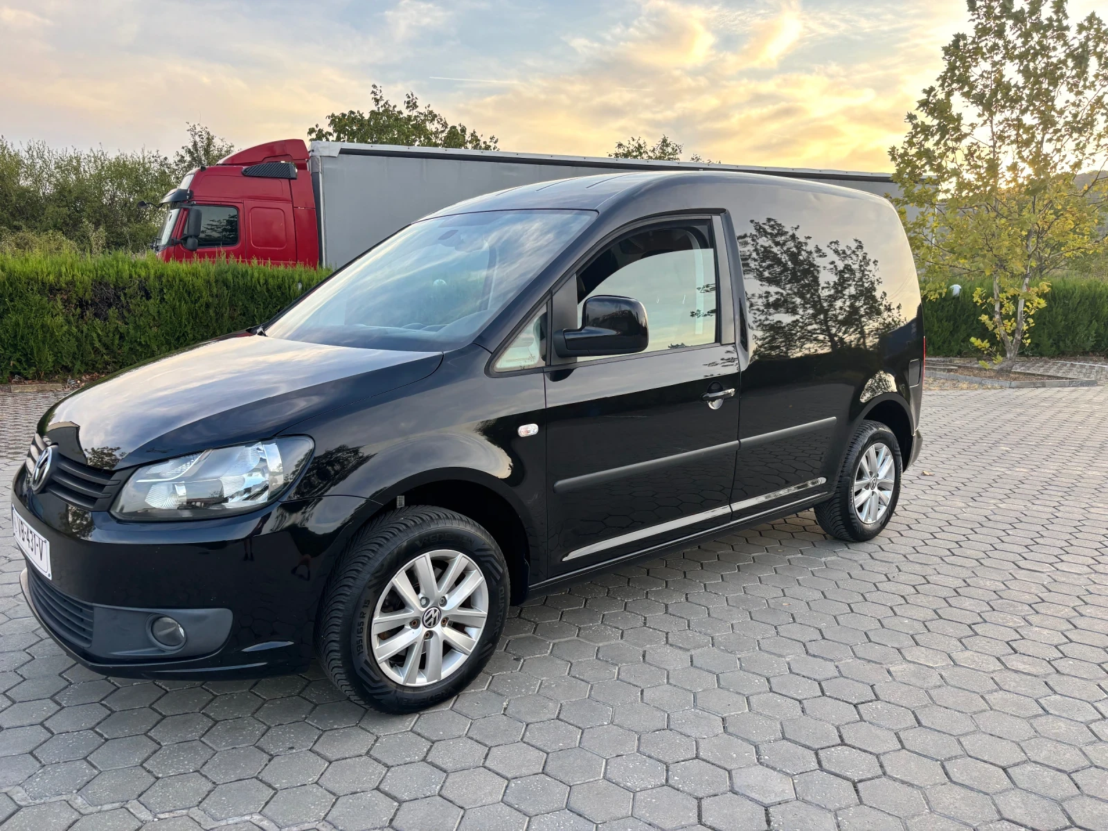 VW Caddy 1.6TDI - изображение 2