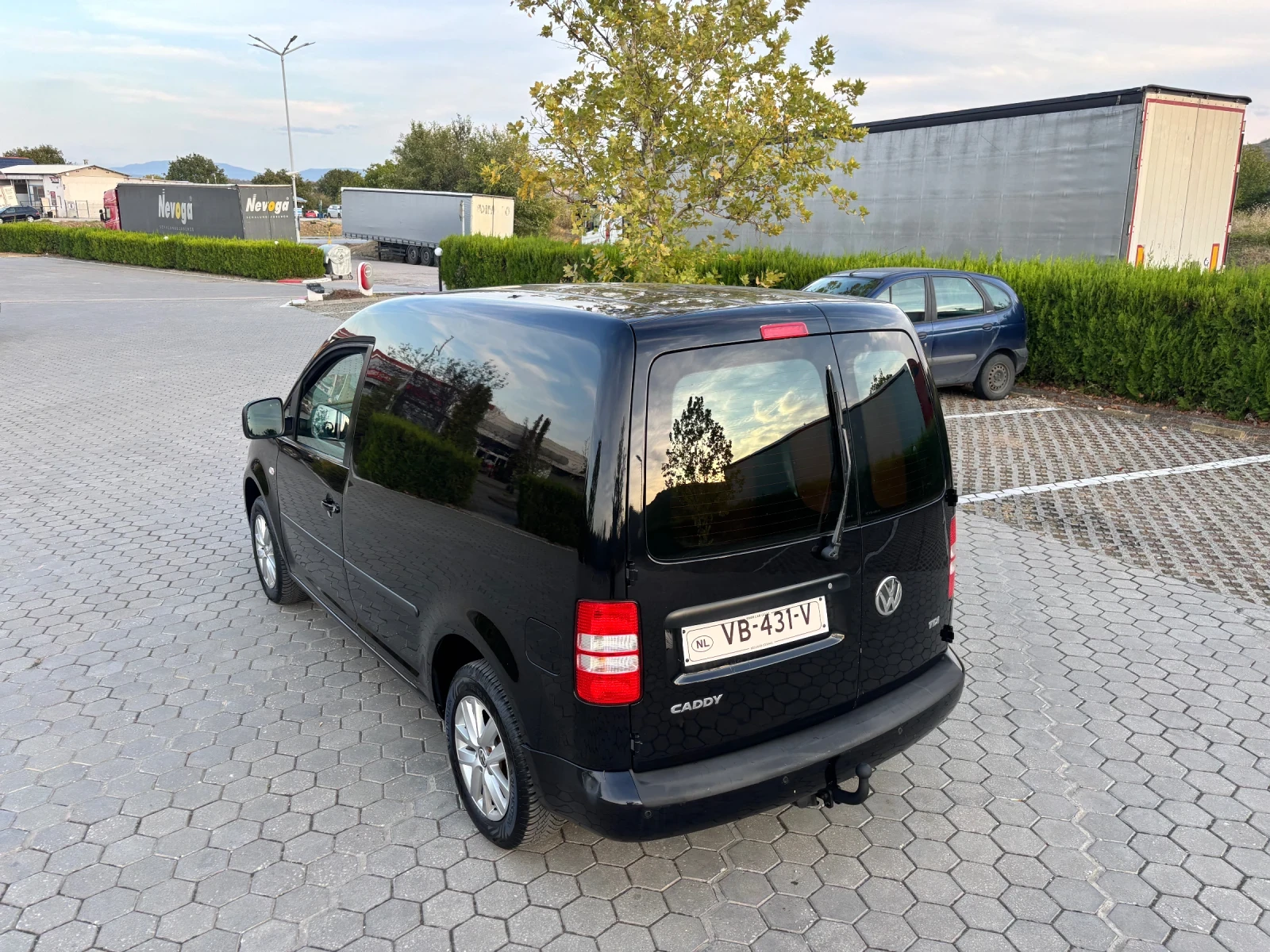 VW Caddy 1.6TDI - изображение 7