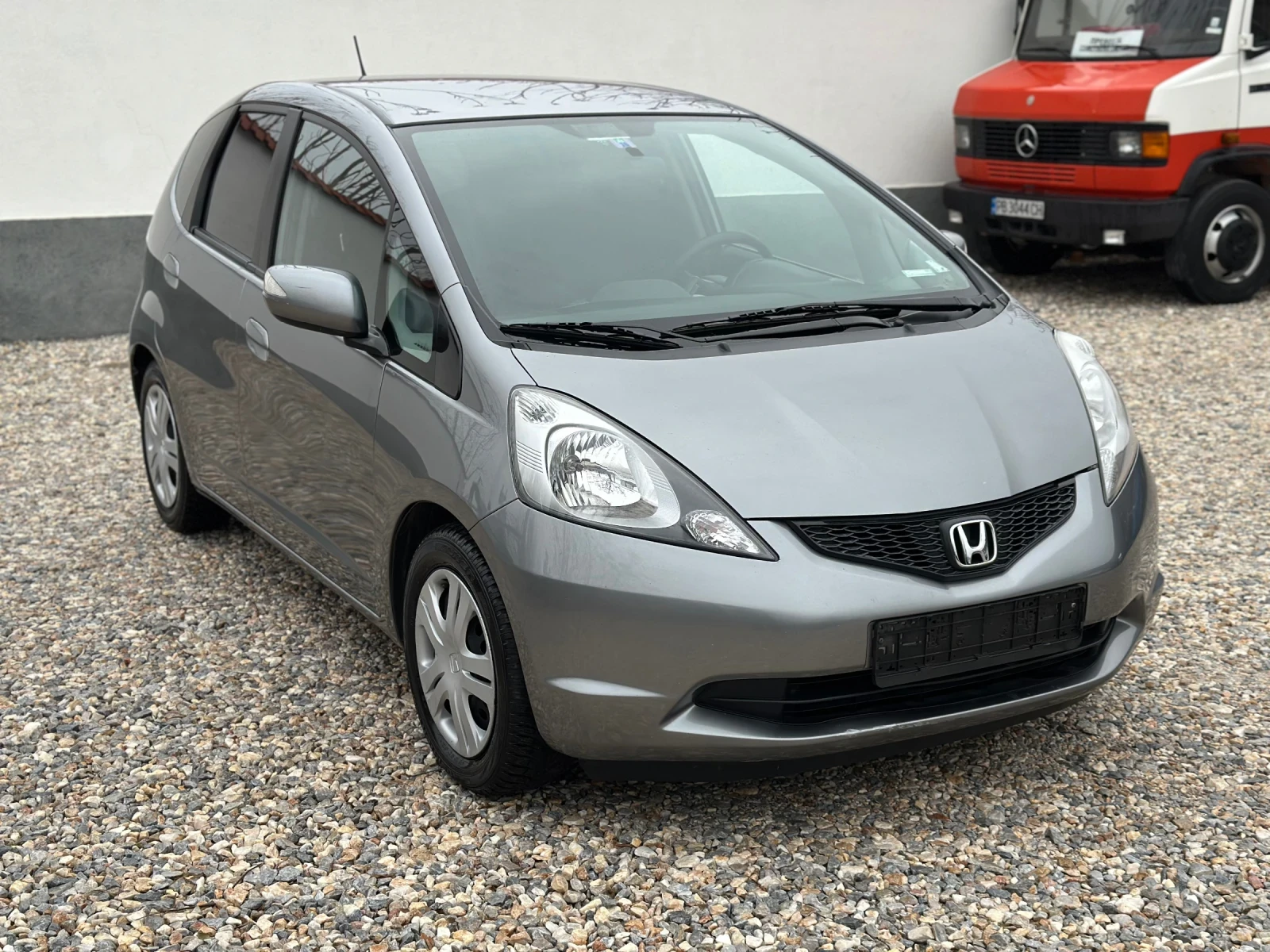 Honda Jazz 1.4 АВТОМАТ - изображение 3