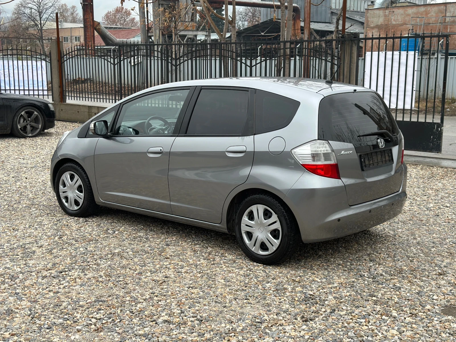 Honda Jazz 1.4 АВТОМАТ - изображение 4