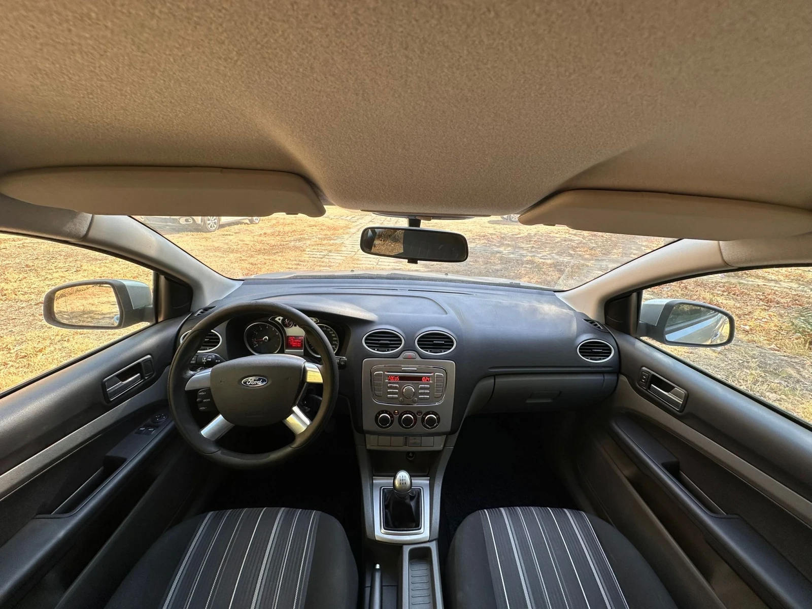 Ford Focus 1.6i Парктроник/Комби/Клима/Топ състояние! - изображение 9