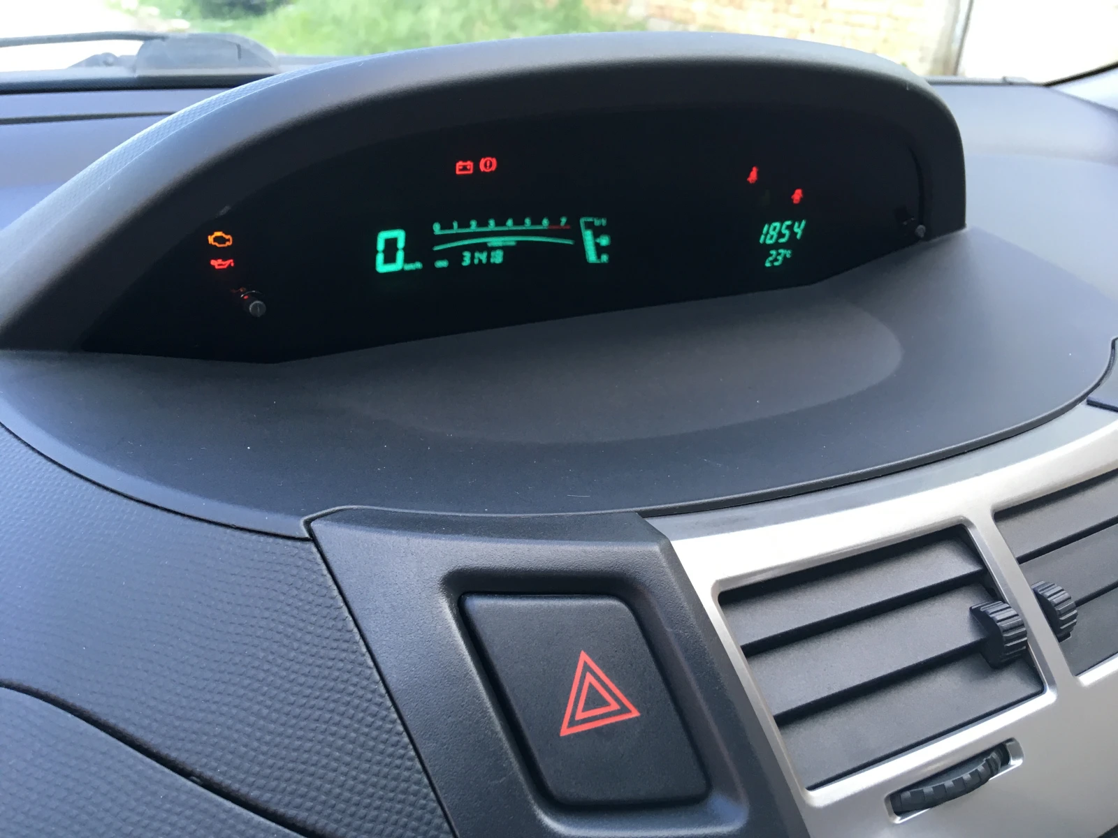 Toyota Yaris 1.0! 31000 км - изображение 9