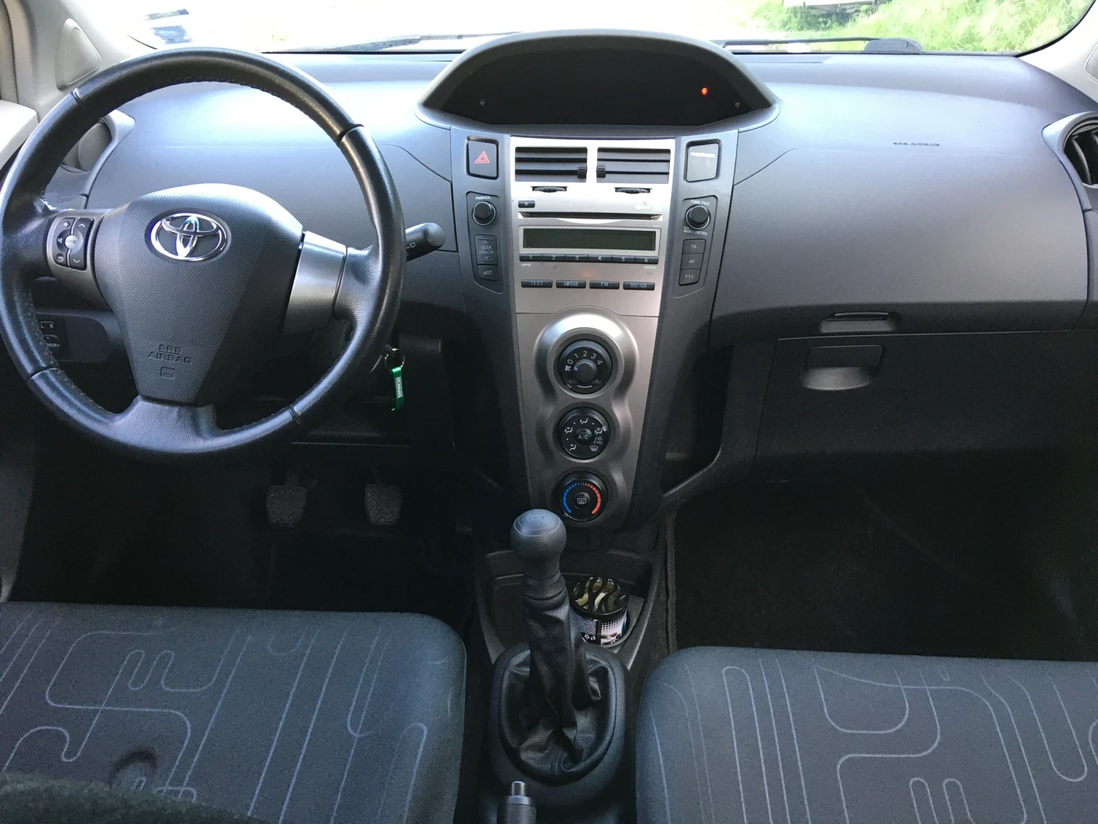 Toyota Yaris 1.0! 31000 км - изображение 8