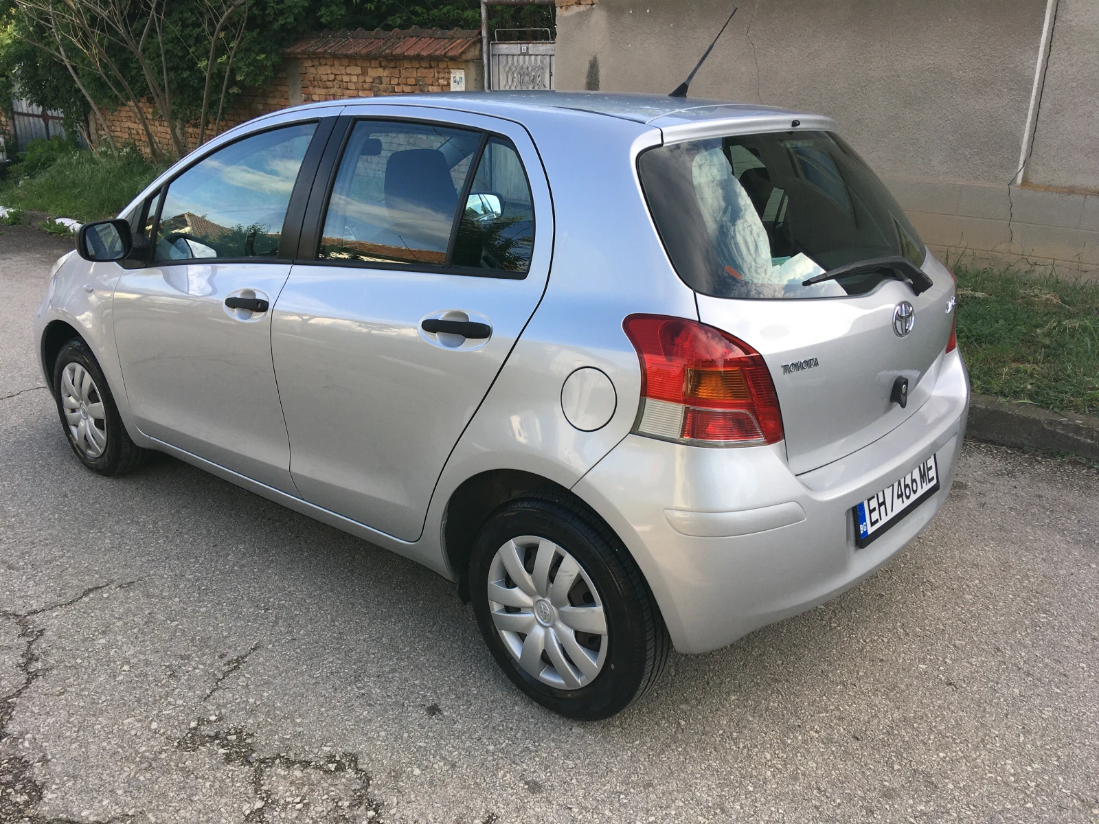 Toyota Yaris 1.0! 31000 км - изображение 5