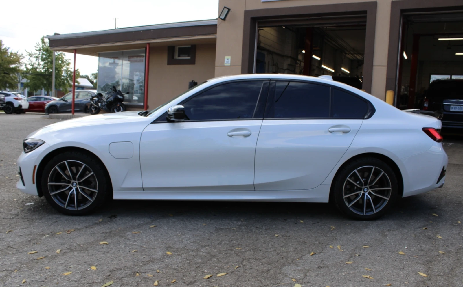 BMW 330 e xDrive* АВТОКРЕДИТ*  - изображение 3