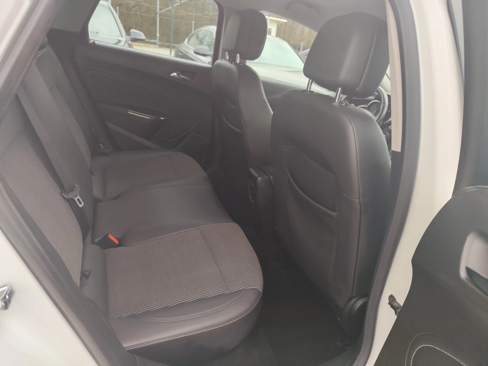 Opel Astra 1.7CDTi* EURO5A* Klimatronik* , снимка 11 - Автомобили и джипове - 53902866