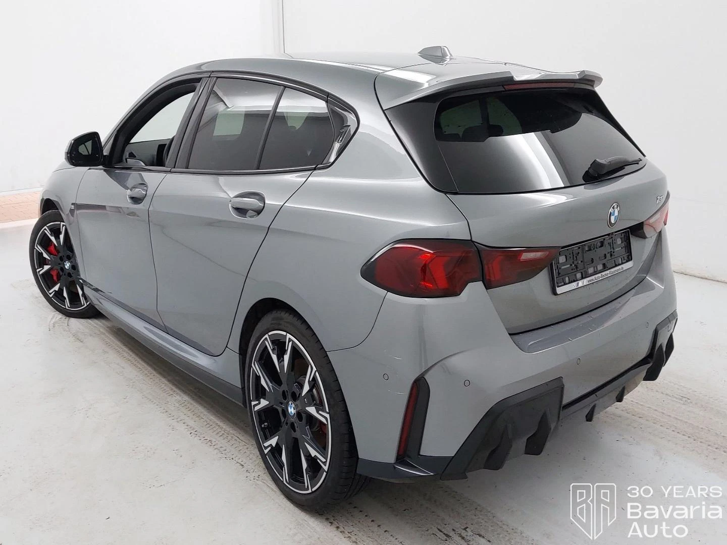 BMW 120 i M Sport Paket, снимка 2 - Автомобили и джипове - 53965795