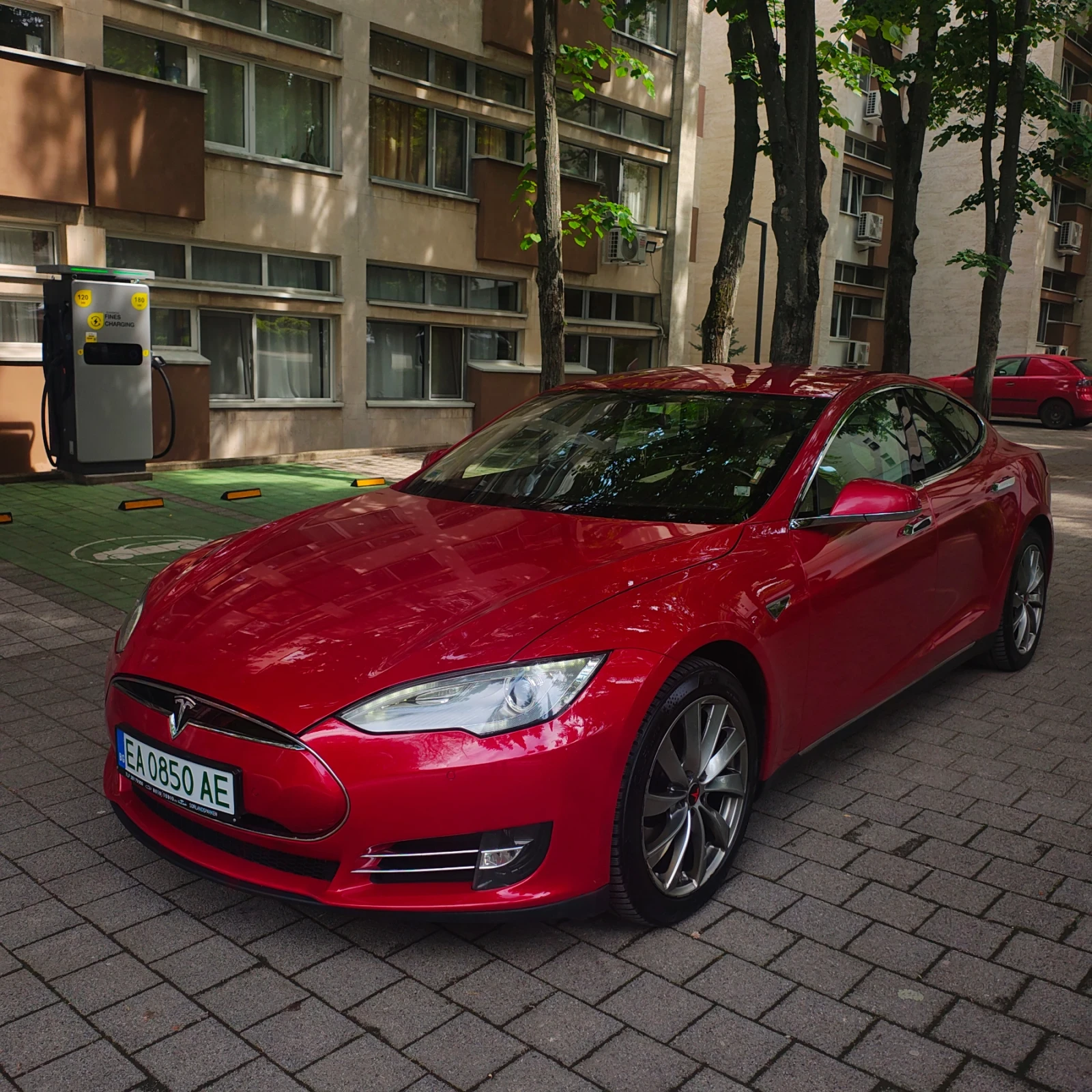 Tesla Model S P85