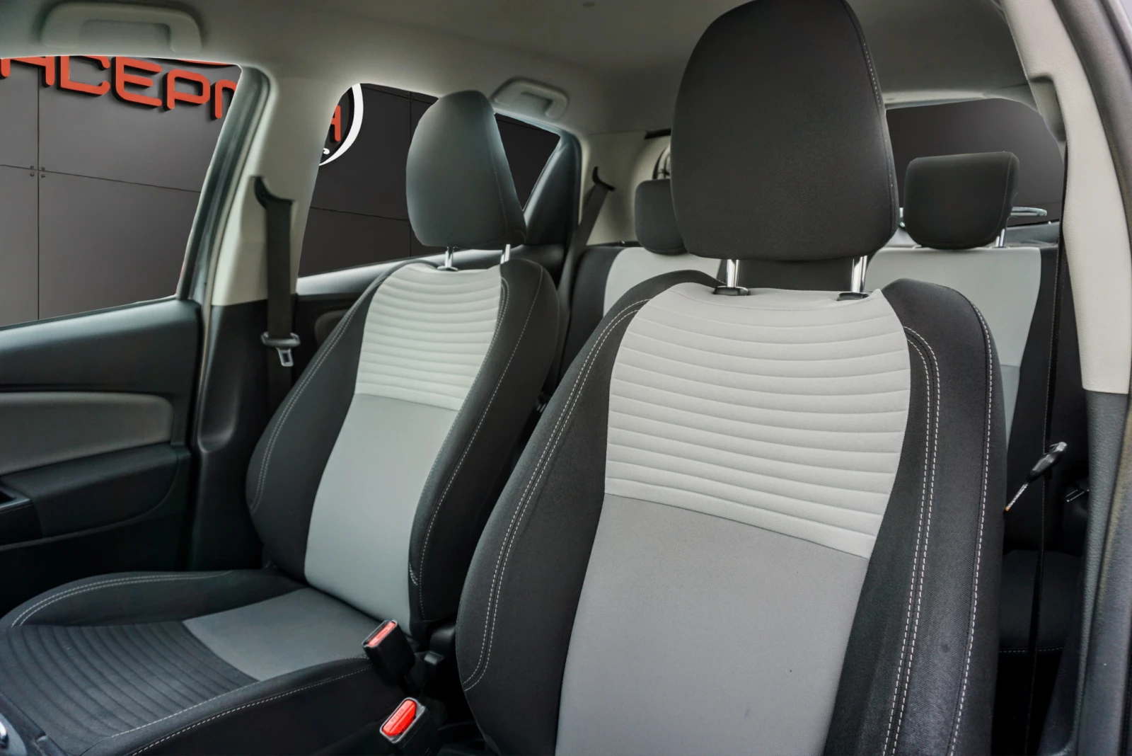 Toyota Yaris 1.5HYBRID ACTIVE , снимка 7 - Автомобили и джипове - 54999880