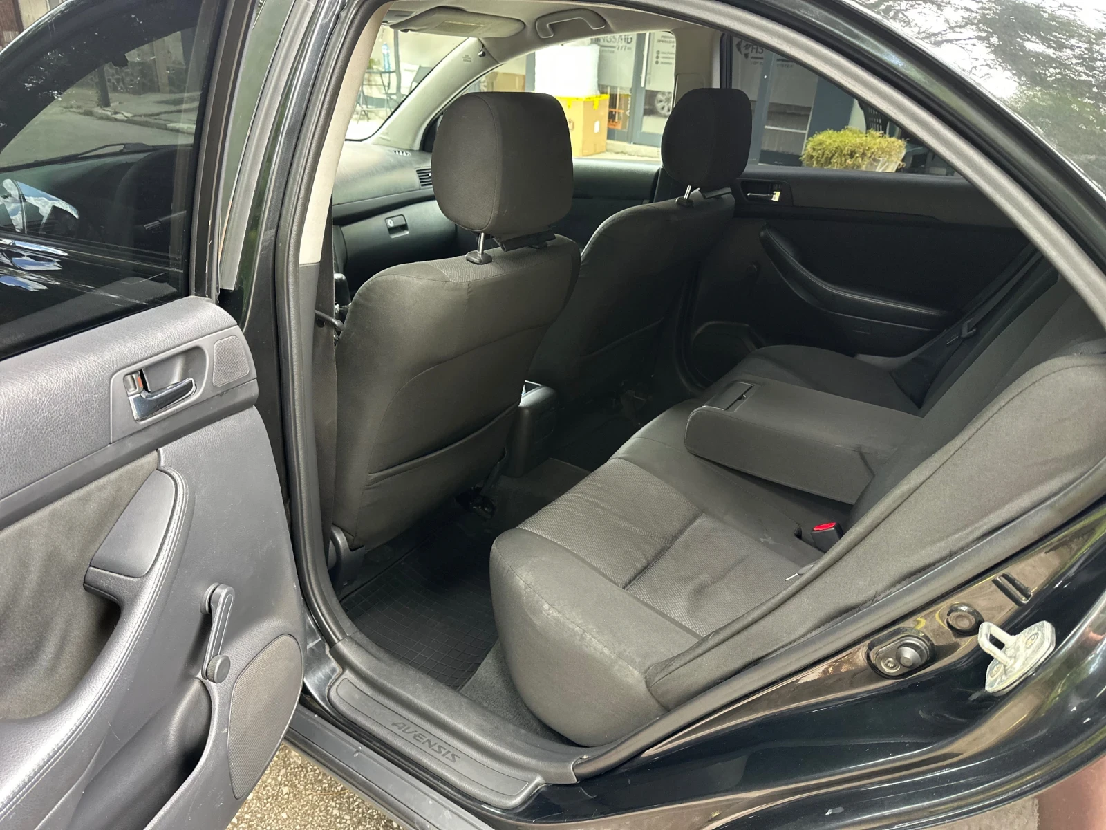 Toyota Avensis 1.6i , снимка 12 - Автомобили и джипове - 55217454