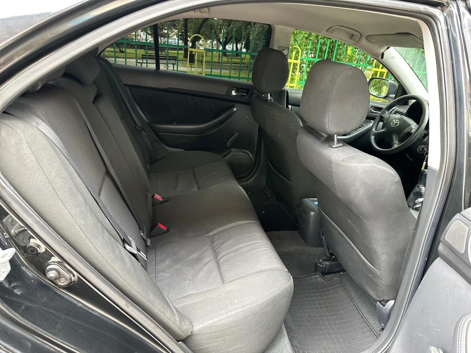 Toyota Avensis 1.6i , снимка 9 - Автомобили и джипове - 55217454