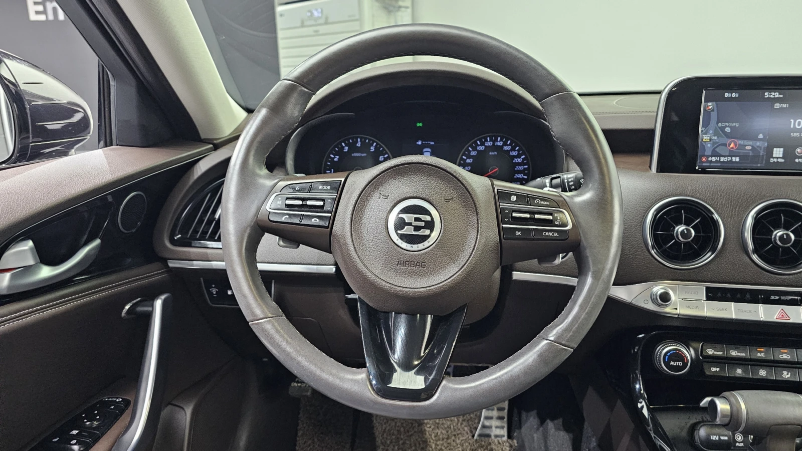 Kia Stinger 2.0* ПОДГРЕВ ВОЛАН* КРАЙНА ЦЕНА, снимка 13 - Автомобили и джипове - 55302166