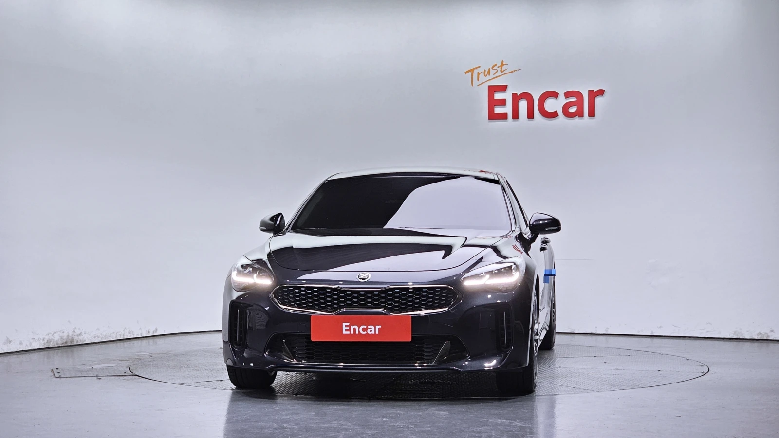Kia Stinger 2.0* ПОДГРЕВ ВОЛАН* КРАЙНА ЦЕНА, снимка 3 - Автомобили и джипове - 55302166