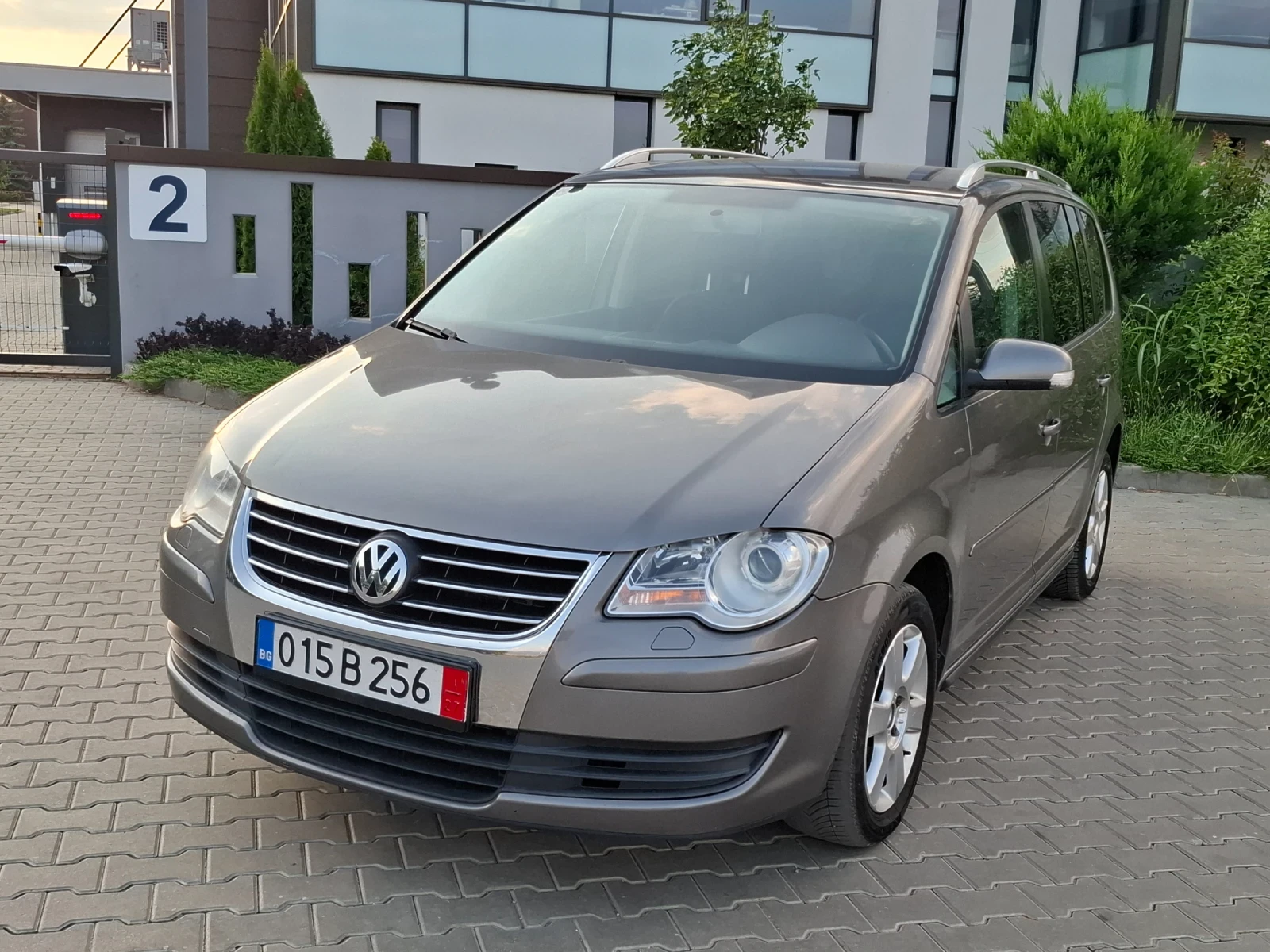 VW Touran 1.9TDI* (105кс)* FACELIFT* НОВ ВНОС* , снимка 2 - Автомобили и джипове - 55826595