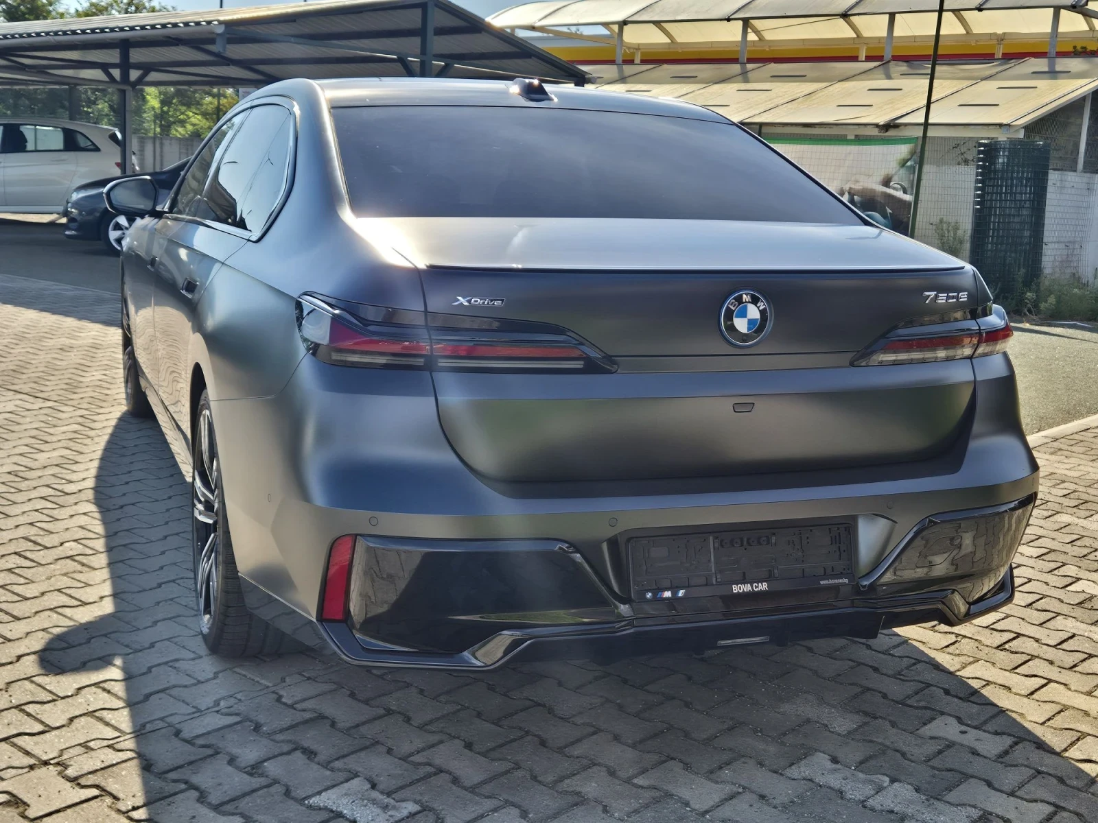 BMW 750 е Xdrive Гаранция и каско до 10/2027, снимка 9 - Автомобили и джипове - 56126717