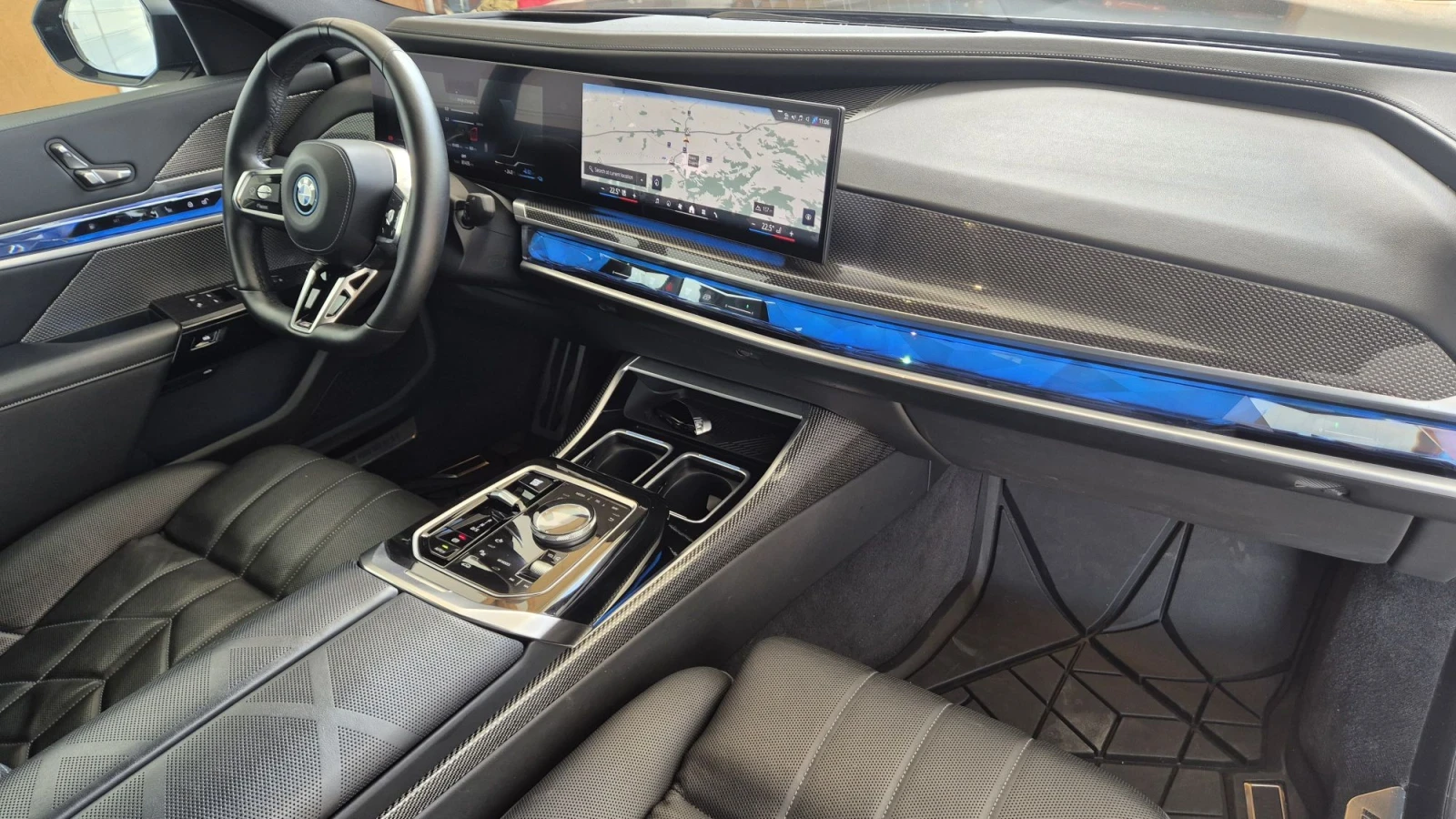 BMW 750 е Xdrive Гаранция и каско до 10/2027, снимка 13 - Автомобили и джипове - 56126717