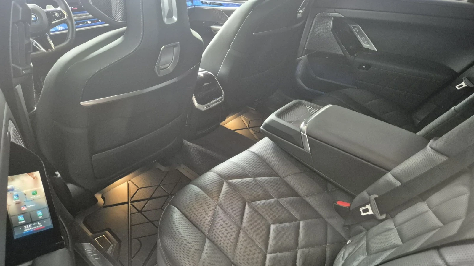 BMW 750 е Xdrive Гаранция и каско до 10/2027, снимка 14 - Автомобили и джипове - 56126717