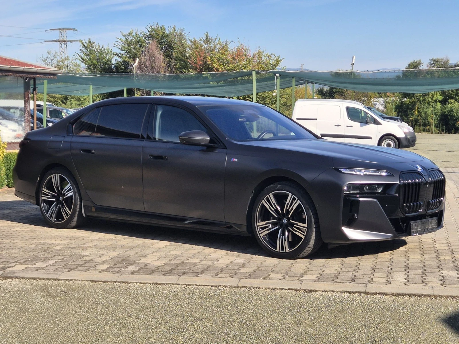 BMW 750 е Xdrive Гаранция и каско до 10/2027, снимка 6 - Автомобили и джипове - 56126717