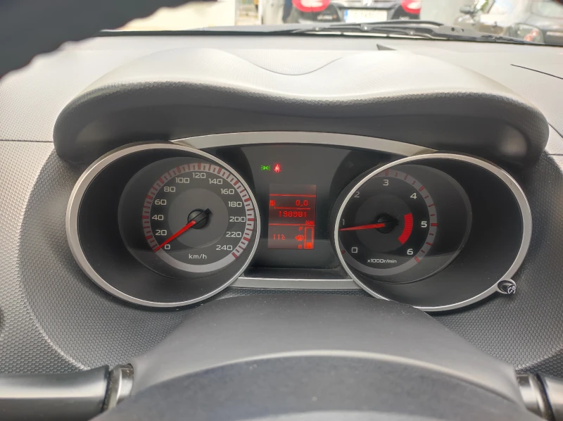 Mitsubishi Outlander, снимка 8 - Автомобили и джипове - 52456071
