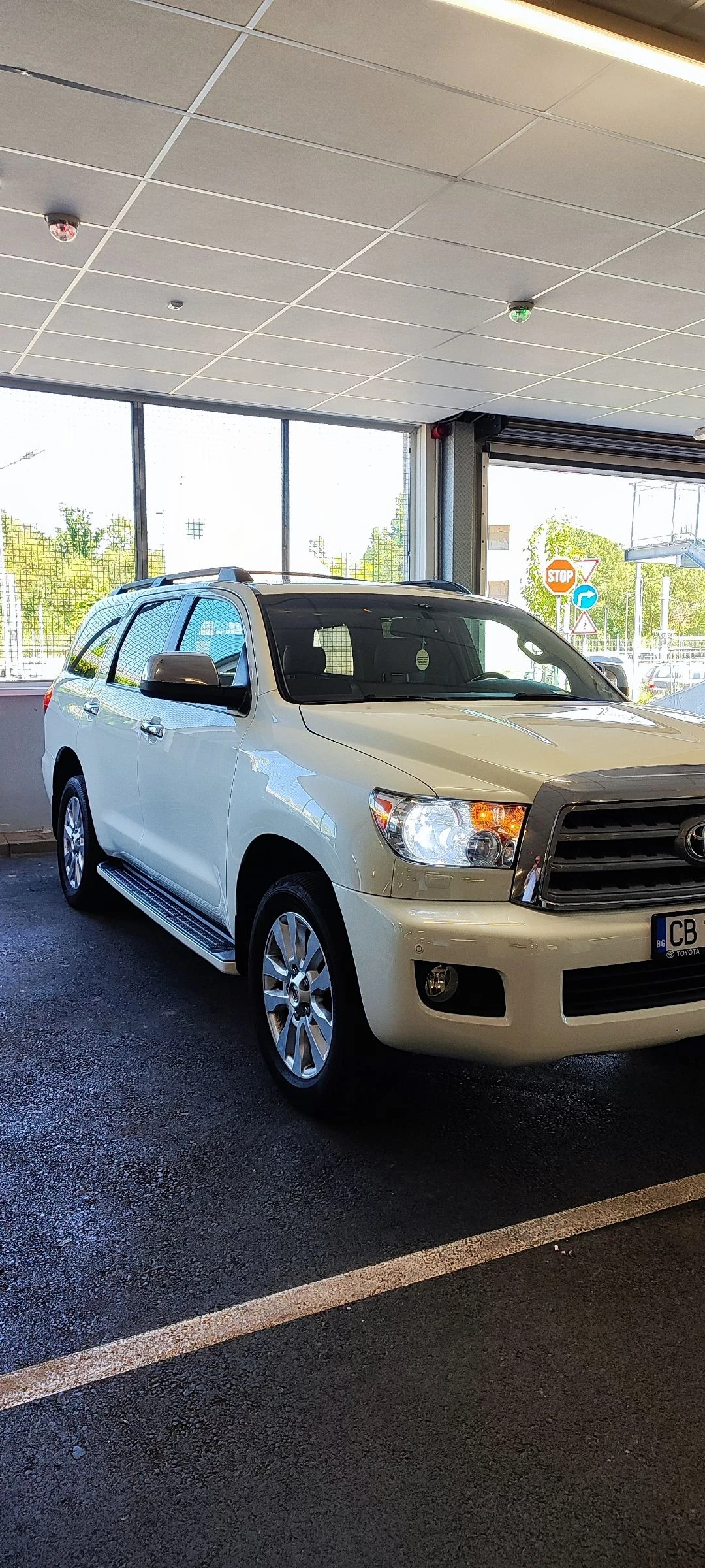 Toyota Sequoia 5.7 Platinum - изображение 3