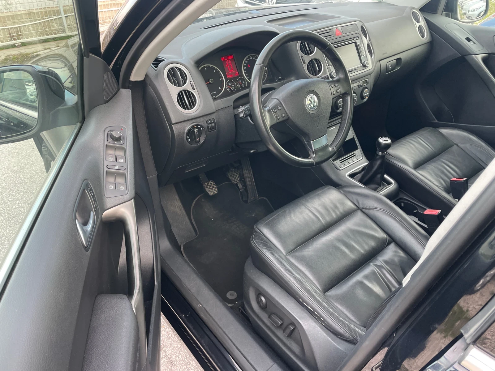 VW Tiguan 2.0TDi Full Options  | Mobile.bg   7